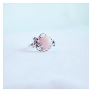 Серебряное кольцо с розовым опалом и аметистами